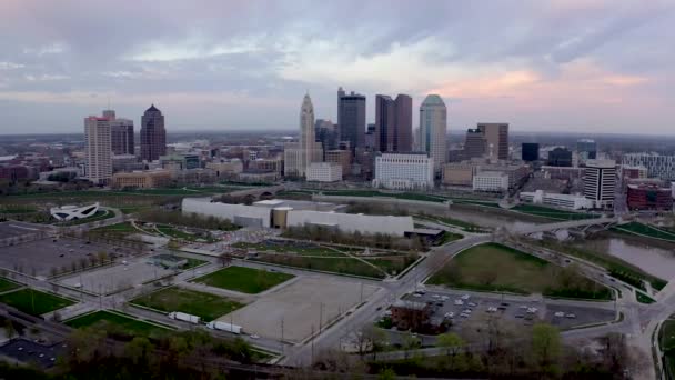 180 Graus Pan Torno Columbus Ohio Skyline Com Scioto River — Vídeo de Stock