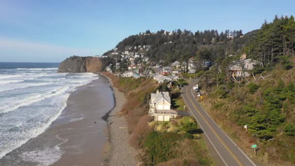 Aérea Sobre Autopista 131 Norte Oceanside Oregon City Limit — Vídeos de Stock