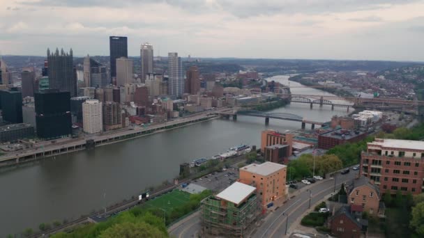 Letecká Perspektiva Přetypování Pozdní Odpoledne Centrum Pittsburghu — Stock video