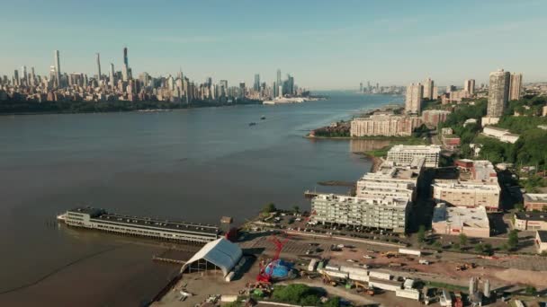 Vista Aérea Edgewater Para Weehawken New Jersey Hudson River Manhattan — Vídeo de Stock