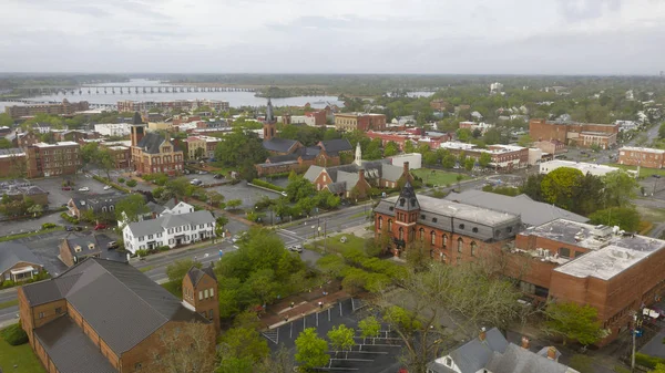 Повітряна точка зору над центром міста міського центру Нью-Берн NC — стокове фото