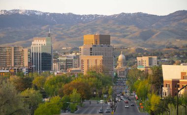 Idaho devlet Capital Building Peaks Out yapıları arasında Downtown Boise
