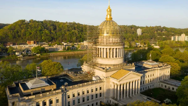 No Workers on Scaffolding at the West Virginia Statehouse — Stock Photo, Image