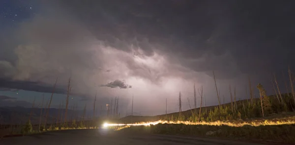 Sobre Tower Creek Thunderstorm Lightning Strikes Parque Nacional de Yellowstone —  Fotos de Stock