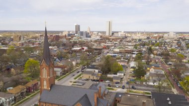 Fort Wayne Kentsel Şehir Merkezi Skyline Over Hava Perspektifi