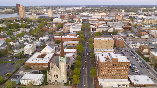 Widok z lotu ptaka na Portsmouth Virginia przez rzekę Elizabeth — Zdjęcie stockowe