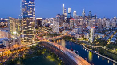 Philadelphia 'da Gece Şelaleleri ve Schuylkill Nehri