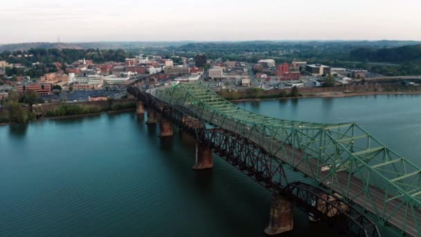Jembatan Atas Sungai Ohio Dari Belpre Ohio Parkersburg West Virginia — Stok Video