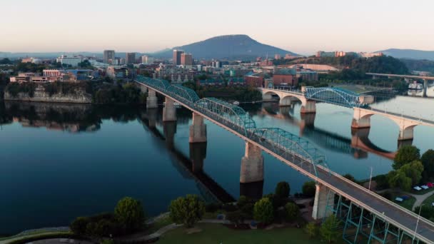 Wschód Słońca Przychodzi Góry Lookout Downtown Chattanooga Tennessee — Wideo stockowe