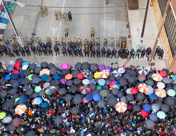 시애틀 와주에서 플로이드와 경찰의 만행에 항의하는 시위대 스톡 사진