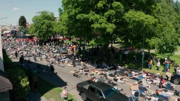 Siyahların Yaşamı Protesto Yürüyüşü George Floyd Ölümüne Dikkat Çekiyor — Stok video