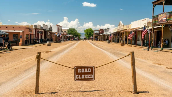 Hlavní Ulice Tombstone Letním Dni Ulice Zablokovala Vozidla Aby Vyhovovala — Stock fotografie