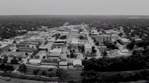リーベンワース カンザス州はリーベンワース郡の郡庁所在地であり カンザスシティ地下鉄の一部である — ストック動画