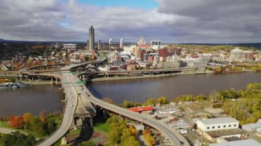 Statik Çekim Hava Görüntüsü Albany New York Şehir Merkezi Skyline Otoyol Trafiği