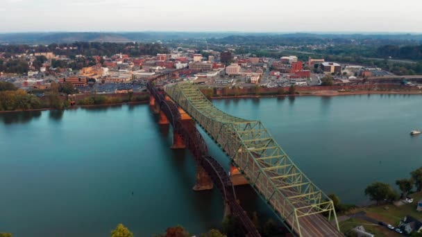 Pontes Sobre Rio Ohio Belpre Ohio Parkersburg West Virginia — Vídeo de Stock