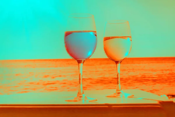 Two Glasses Sea Fancy Blue Orange Colors — Stock Photo, Image