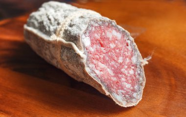 Daha iyi taze yaz sosisi lezzetli yemekler için