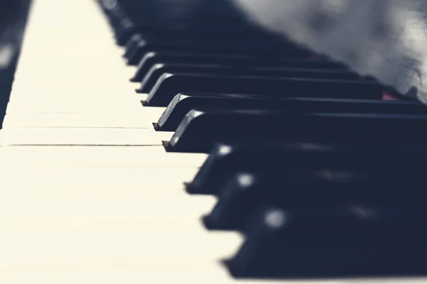 Chiusura Tasti Pianoforte Bianco Nero Seppia Azzurro — Foto Stock