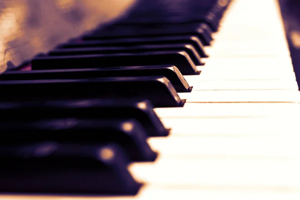 Piano keys black and white — Stock Photo, Image