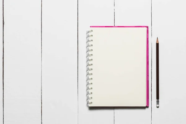 Notebook Aperto Matita Nera Tavolo Legno Bianco Vista Dall Alto — Foto Stock