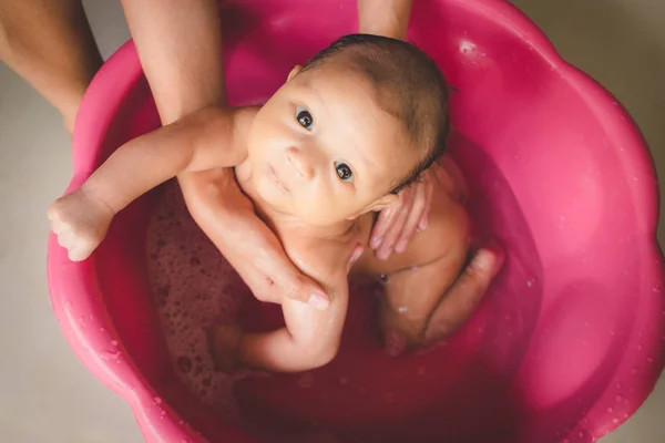 Cerca Feliz Bebé Baño — Foto de Stock