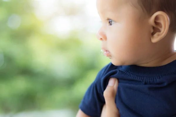 Bambino Con Saliva Neonato Asiatico — Foto Stock