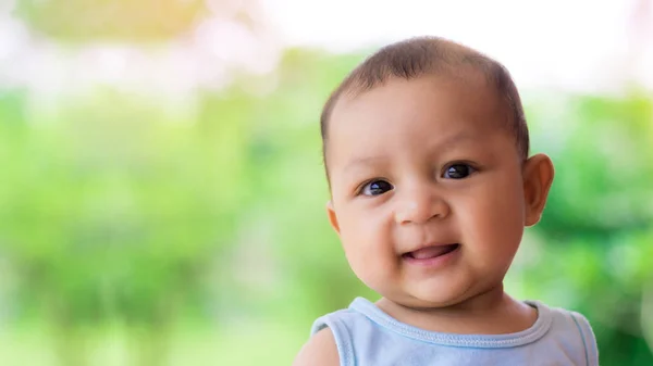 Bambino Sorridente Panoramico Carino Asiatico Neonato — Foto Stock