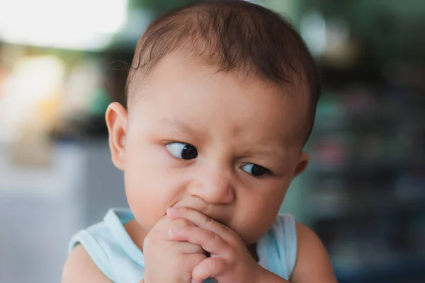 Bebé Chico Chupando Dedos — Foto de Stock