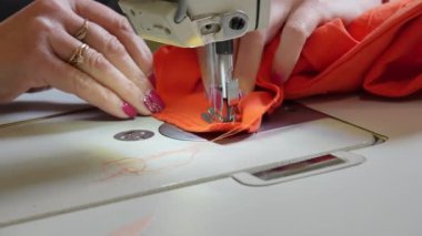 iş yerinde bir terzi