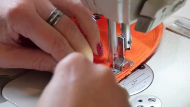 iş yerinde bir terzi