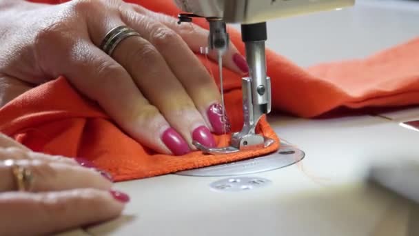 Stress de couture au travail — Video