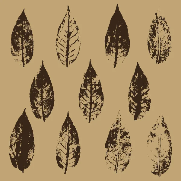 Vektor Nahtloses Muster Mit Silhouetten Brauner Baumblätter Auf Beigem Hintergrund — Stockvektor