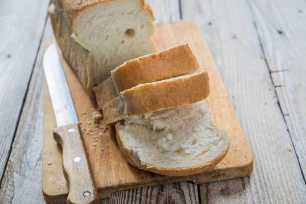 Taze Ekmek Dilimi Kırsal Masada Bıçak Kesme Telifsiz Stok Imajlar