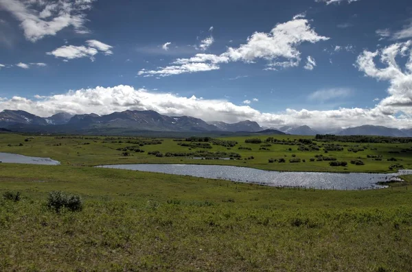 Waterton Lakes içinde, Alberta, Kanada