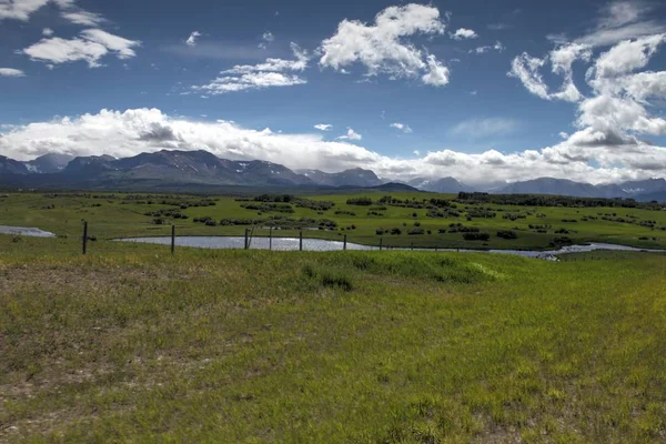 Waterton Lakes içinde, Alberta, Kanada