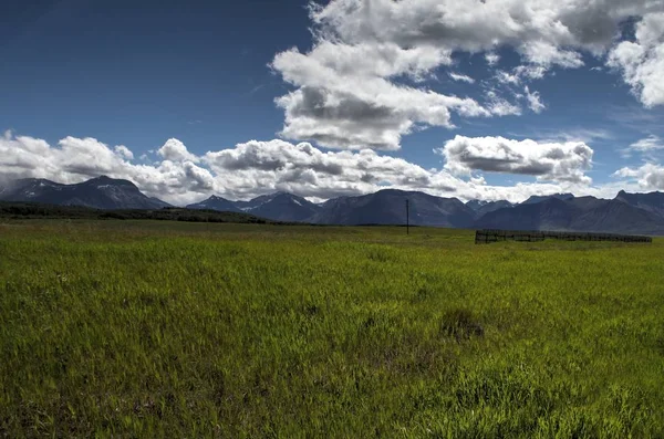 Waterton Lakes içinde, Alberta, Kanada