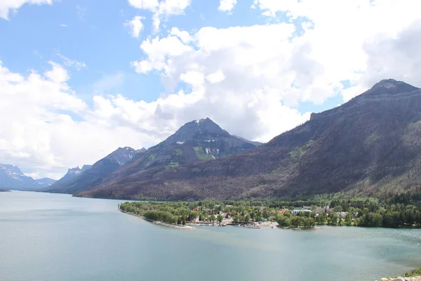 Waterton Lakes içinde, Alberta, Kanada