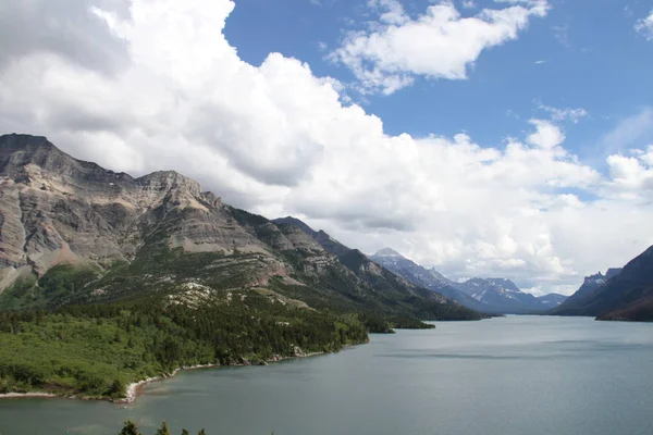 加拿大阿尔伯塔省沃顿湖内 — 图库照片