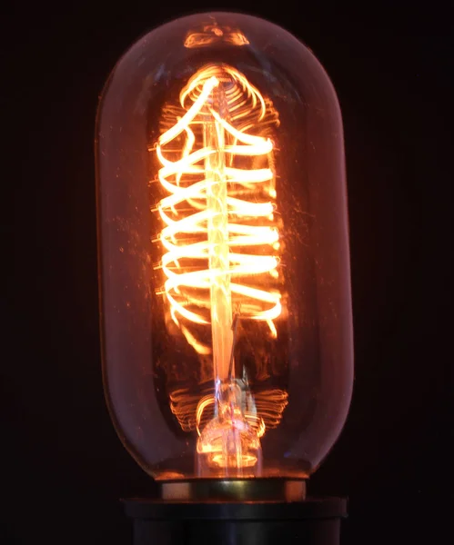輝くヴィンテージ電球のクローズアップ — ストック写真