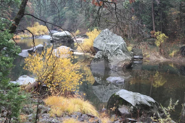 Природа Yosemite Національному Парку Восени — стокове фото