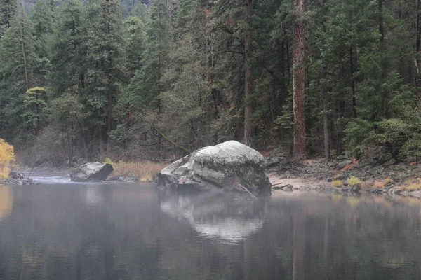 Природа Yosemite Національному Парку Восени — стокове фото