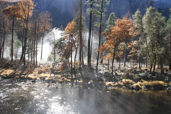 Природа Йосемитском Национальном Парке Осенью Лицензионные Стоковые Фото