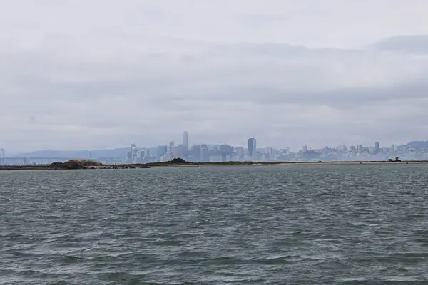 Zeilen Een Zeilboot Naar Angel Eiland Baai Van San Francisco — Stockfoto