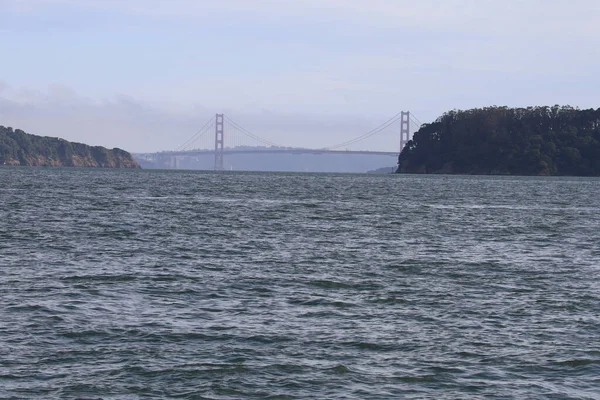 Zeilen Een Zeilboot Naar Angel Eiland Baai Van San Francisco — Stockfoto