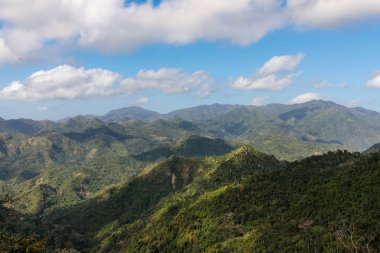 üzerinde Alejandro de Humboldt National Park santiago de Cuba yolda görüntüleyin. bölge guantanamo Küba. UNESCO Dünya Miras Listesi