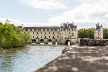 güzel Kalesi Chenonceau duvardan nehir Cher, Loire Valley, Fransa