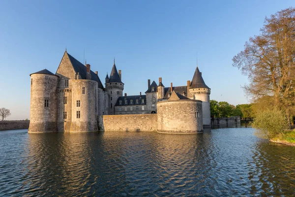 Geniş Castle Sully-sur-Loire, Fransa Waterside üzerinden vurdu