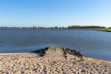 Kugelbaken'den Cuxhaven körfezine ve kasabasına manzara
