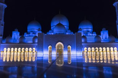 Gece ışıkları Çift Kişilik kızdırma. Büyük Sheik Zayed Camisi, Abu Dhabi, b. a. Emirlikleri, Nov.2017