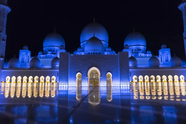 Gece ışıkları Çift Kişilik kızdırma. Büyük Sheik Zayed Camisi, Abu Dhabi, b. a. Emirlikleri, Nov.2017